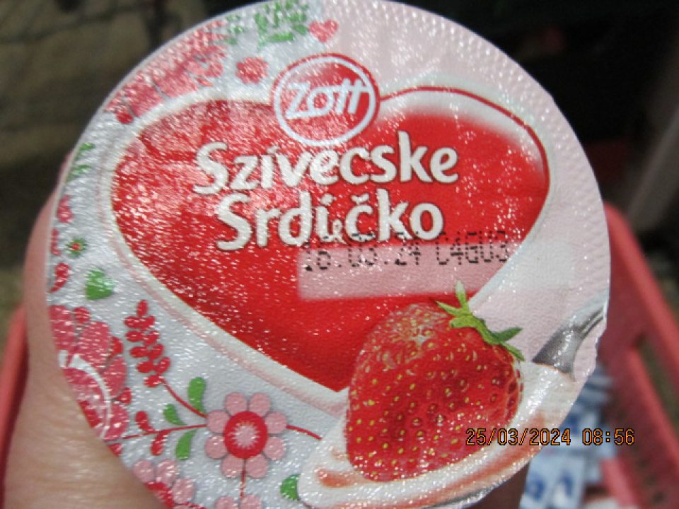 Jogurtový dezert s jahodovou príchuťou po uplynutí dátumu spotreby (5 ks)