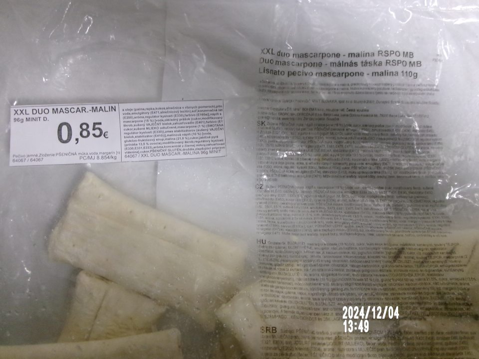 Zloženie výrobku XXL Duo 95g uvedené v blízkosti predaja nie je zhodné so zložením uvedeným na obale mrazeného pekárskeho polotovaru, určeného na dopekanie. 