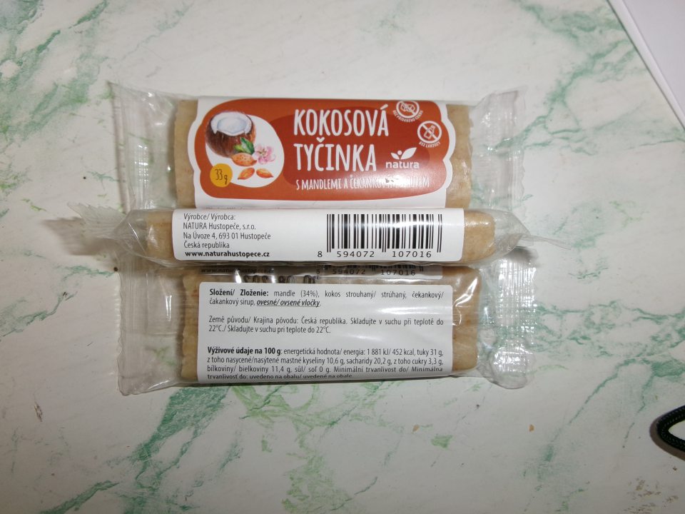 Jeden druh výrobku - chýba slovenský názov a nie je zvýraznený alergén mandle.