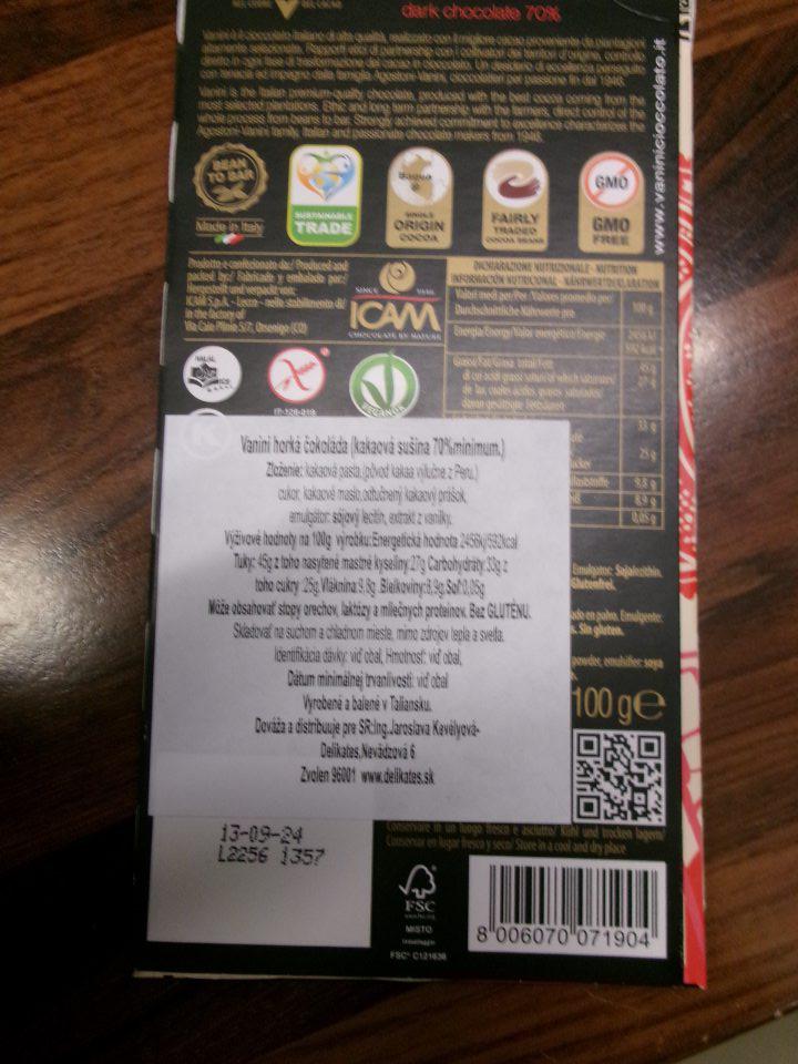  v troch výrobkoch je nesprávne uvedený výraz "Carbohydráty" 