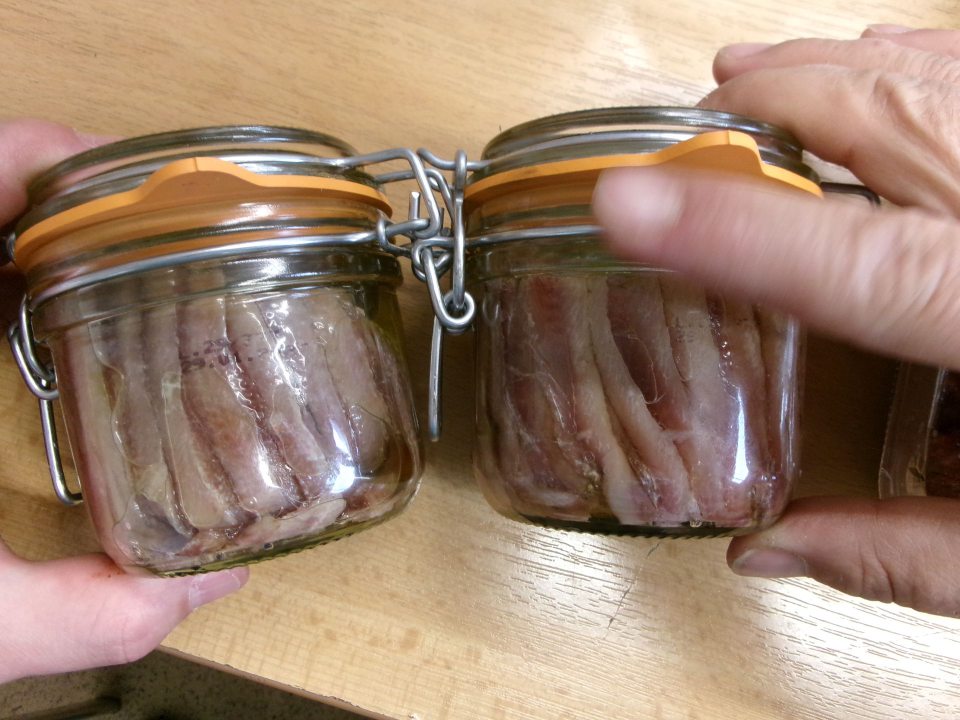 na sklenenom obale je dátum minimálnej trvanlivosti ľahko stierateľný/zotretý