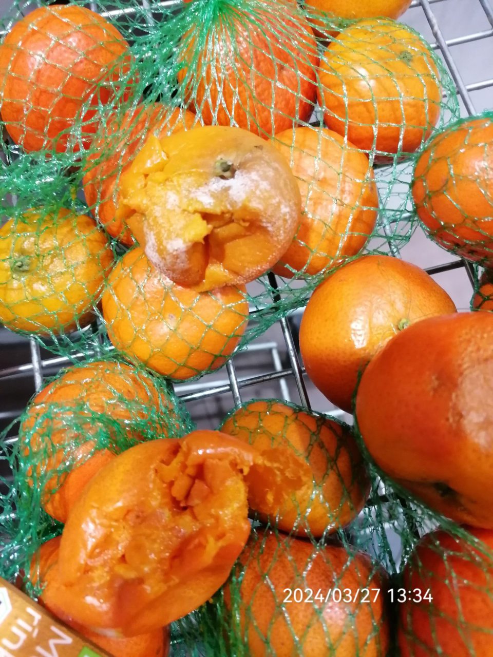 Predaj dvoch druhov plodín nevhodných na ľudskú spotrebu z dôvodu výskytu plesni a hniloby.