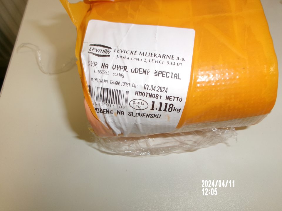  	Zistené odstránenie údajov o dátume spotreby u jedného druhu mliečneho výrobku, predávaného na váhu pultovým spôsobom ( syr). 