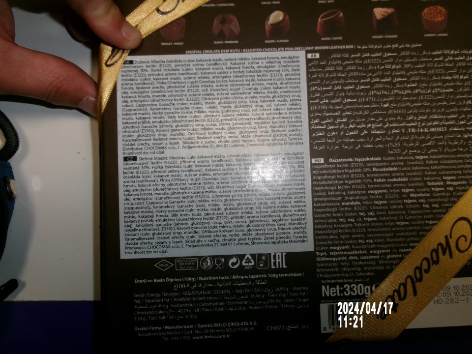 V čase kontroly zistené nedostatky: - v zložení výrobku nie sú zvýraznené zložky spôsobujúce alergie alebo neznášanlivosť (sušené mlieko, sušené odstredené mlieko, sušené plnotučné mlieko, mlieko, mandle, lieskové orechy) - chýba názov výrobku a výživové údaje v kodifikovanej podobe štátneho jazyka