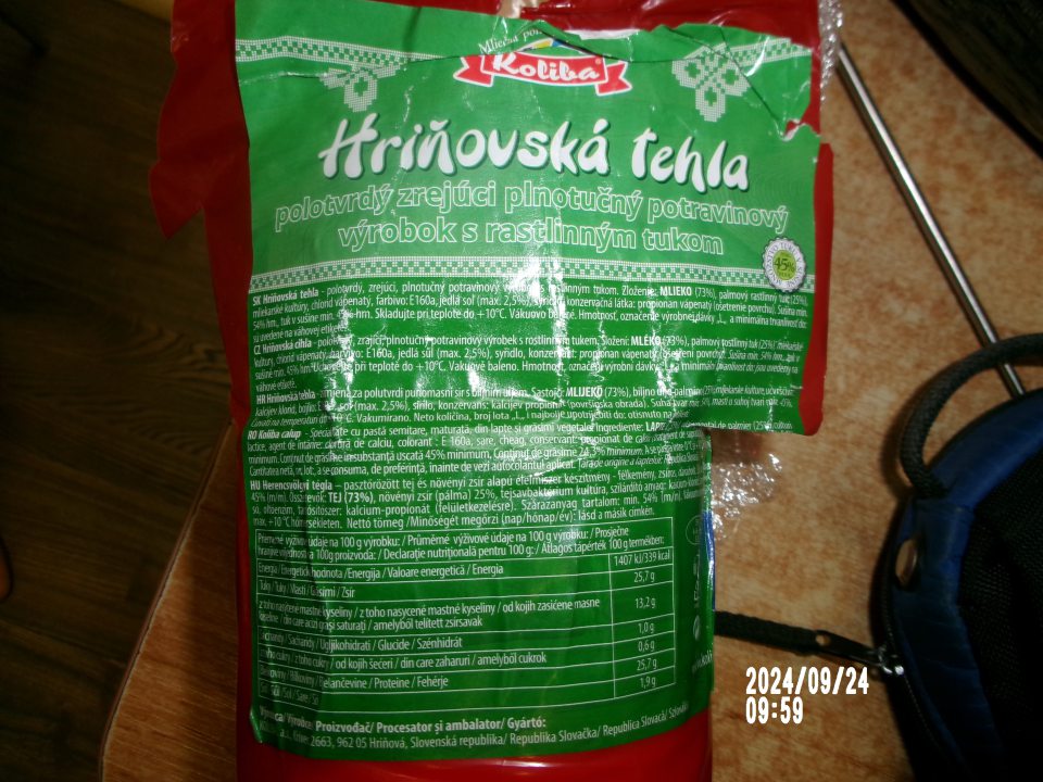 Zistený nesúlad v označení dvoch druhov syrov- na etikete od výrobcu uvedené iné konzervačné látky, taktiež uvedené nepresné a nejasné údaje na etikete od predávajúceho. 