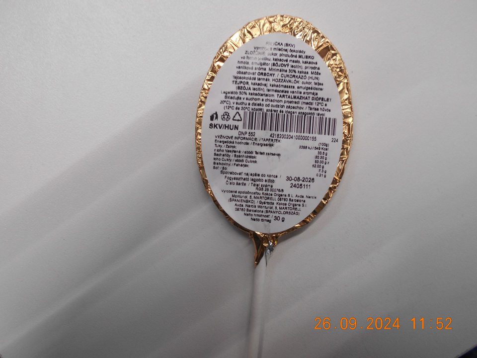 Nesprávne uvedené slovné spojenia: minimálne 30% kakaa, výživové informácie, z toho Nasýtené, toho Cukry, priemerné nutričné hodnoty a nesprávne použitá forma záručnej doby Spotrebovať najlepšie do konca.