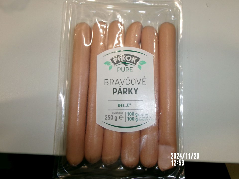 Zistené uvádzanie do obehu dvoch druhov mäsových výrobkov, nesprávne označených, u ktorých označenie nie je pre spotrebiteľa presné, jasné a zrozumiteľné, keďže výrobca uvádza, že 100 g výrobku bolo vyrobeného zo 100 g mäsa, pričom v zložení sú uvedené ďalšie zložky.