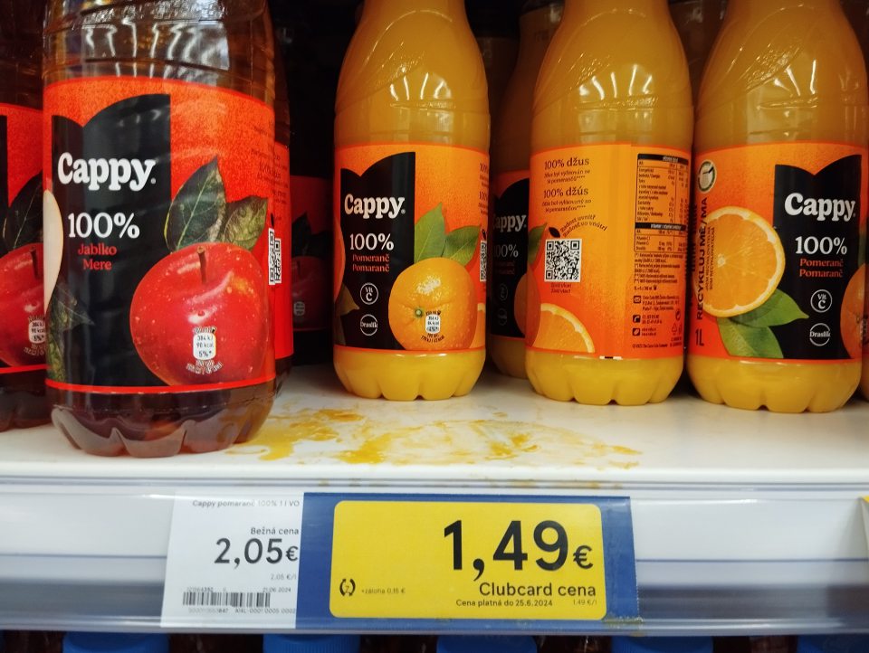 Nečistoty v regáloch na predaj nealkoholických nápojov