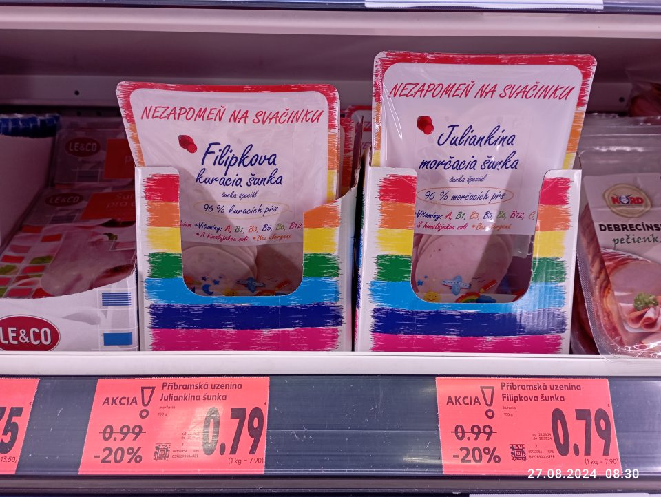 Nesprávne označená Filipkova kuracia prsná šunka 100g a Juliankina morčacia prsná šunka 100g. Vo výživových údajoch sú uvedené vitamíny bez uvedenia ich množstiev a percentuálnych podielov referenčných príjmov.