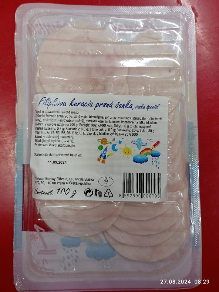 Nesprávne označená Filipkova kuracia prsná šunka 100g. Vo výživových údajoch sú uvedené vitamíny bez uvedenia ich množstiev a percentuálnych podielov referenčných príjmov.