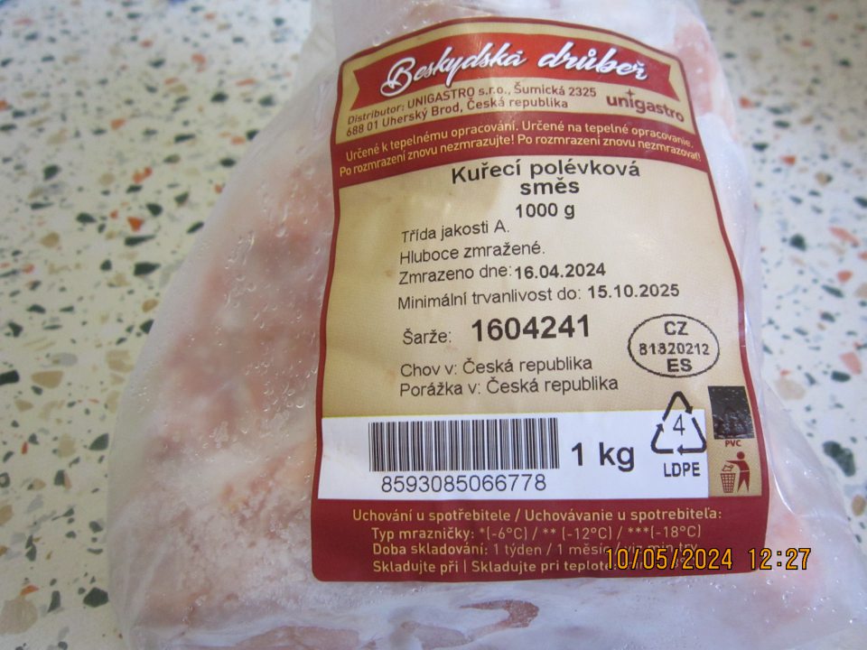 ,,Beskydská drůbež“-Kuřecí polévková směs 1 000g – na etikete povinné údaje nie sú uvedené v kodifikovanej podobe štátneho jazyka.