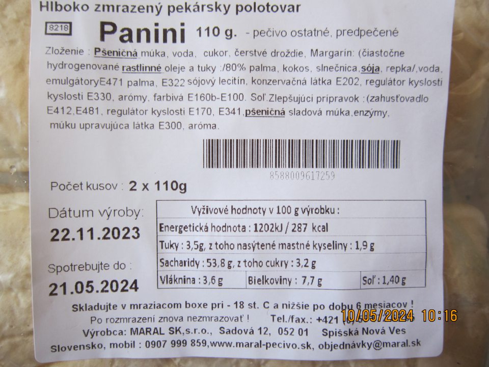 Panini 110g – pečivo ostatné predpečené – na etikete chýba povinný údaj – návod na použitie, v zozname zložiek nie je zložka "sójový lecitín“ (alergén) zdôraznená oproti zvyšnej časti zoznamu zložiek.