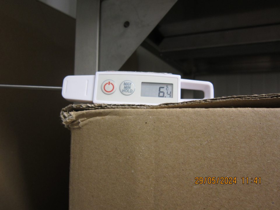 Hlbokozmrazené a mrazené pekárske výrobky- chleby určené k dopeku – skladované pri nevhodnej teplote skladovania +6,4°C(±0,1)°C o 11,41 hod. Skladovacie teploty deklarované PPP, výrobcom alebo distribútorom: -12°C a -18°C.