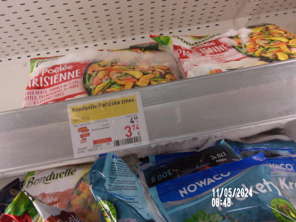 Na predajnej ploche bola zistená hrubá vrstva namrznutého ľadového povlaku v mraziacom zariadení na viacerých miestach. Tento nedostatok identifikoval aj PPP už pred zistením inšpektorov a predložil ku kontrole záznam o nahlásení na centrálu - dátum hlásenia 10.5.2024.