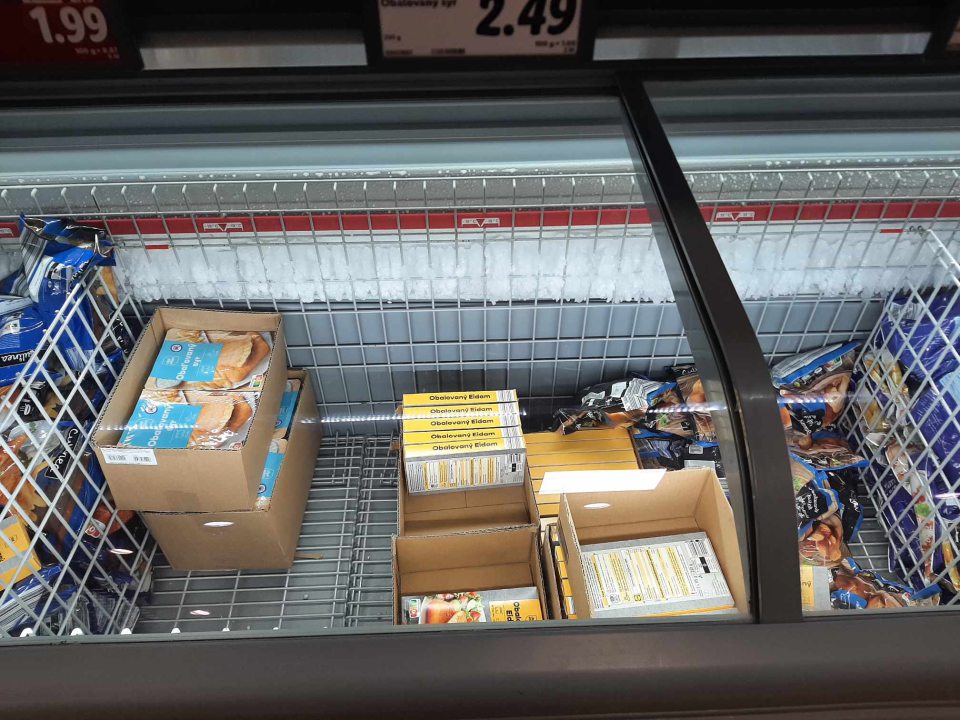 námraza v mraziacich vaniach