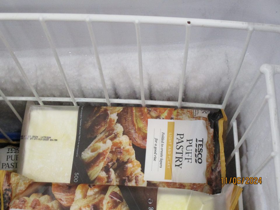 Hrubá vrstva námrazy v mraziacich zariadeniach na predajnej ploche