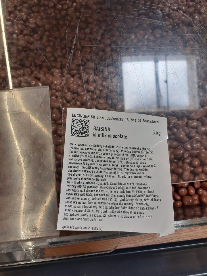 1 druh výrobku - sušené ovocie voľné pri predaji neoznačené dátumom minimálnej trvanlivosti.