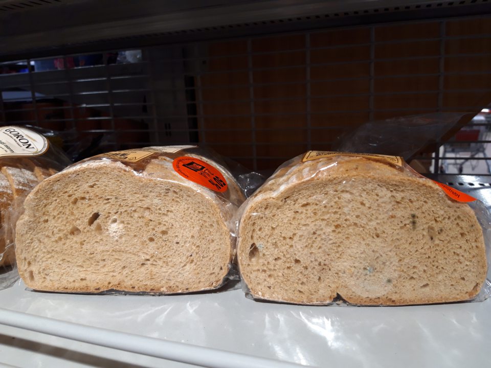 Predaj pekárskeho výrobku nevhodného na ľudskú spotrebu.
