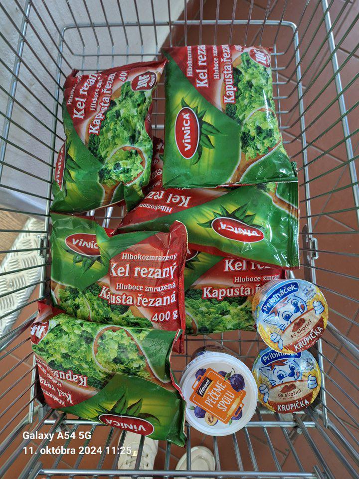 Predaj troch druhov výrobkov po DMT, ponúkaných v predajni prevádzky medzi potravinami vhodnými na predaj