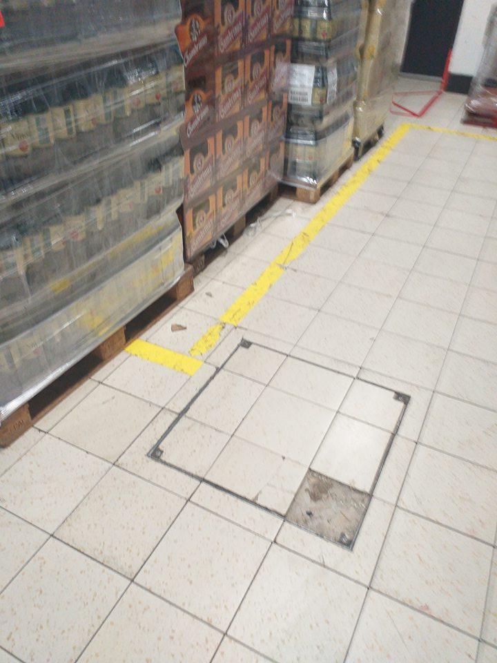 - chýbajúca dlaždica v sklade potravín