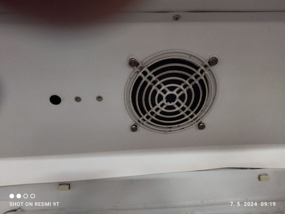 Znečistený ventilátor.