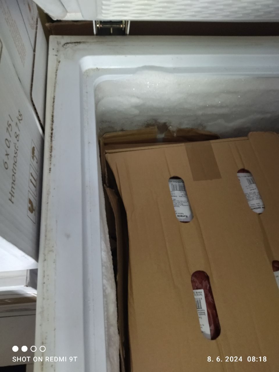 Nadmerná námraza v mraziacom boxe.