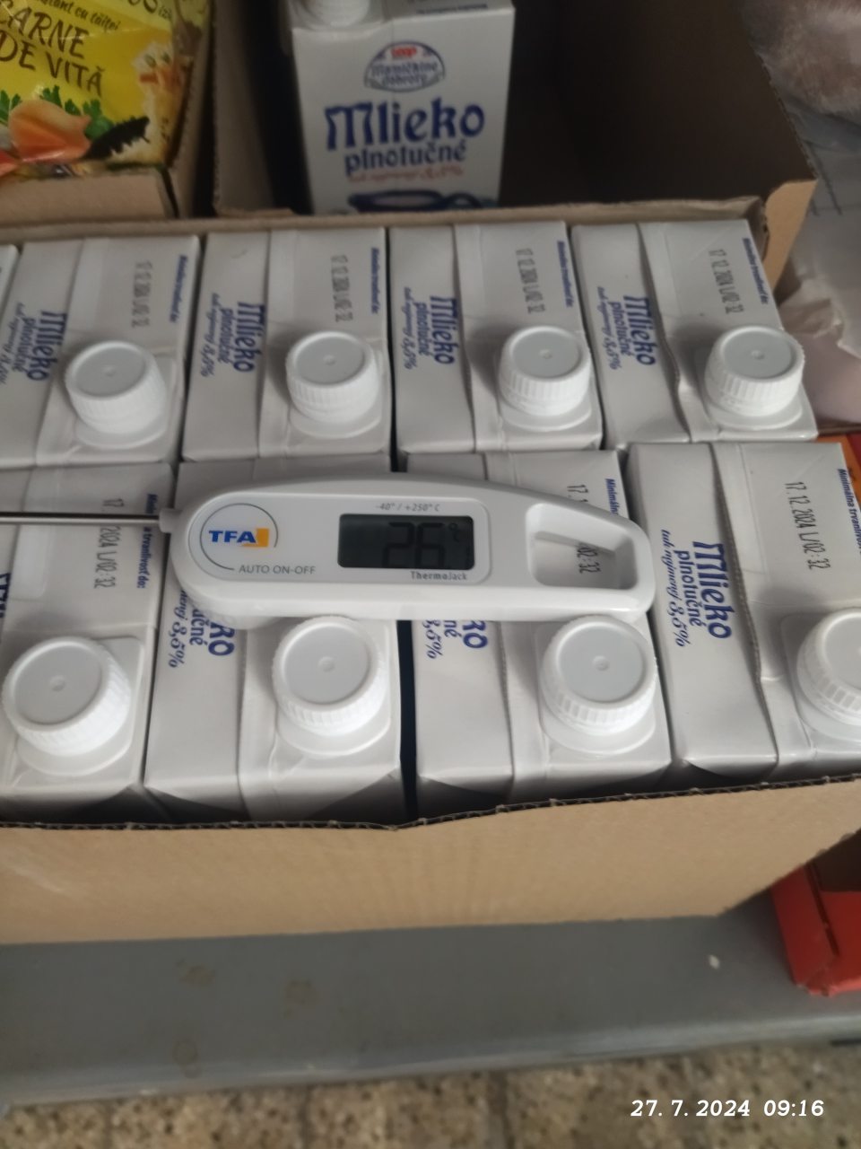 Nedodržaná teplota skladovania potravín.