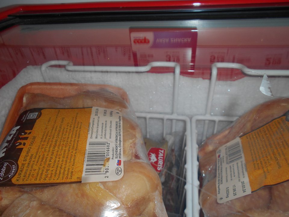 Väčšia vrstva námrazy v mraz. zariadení.