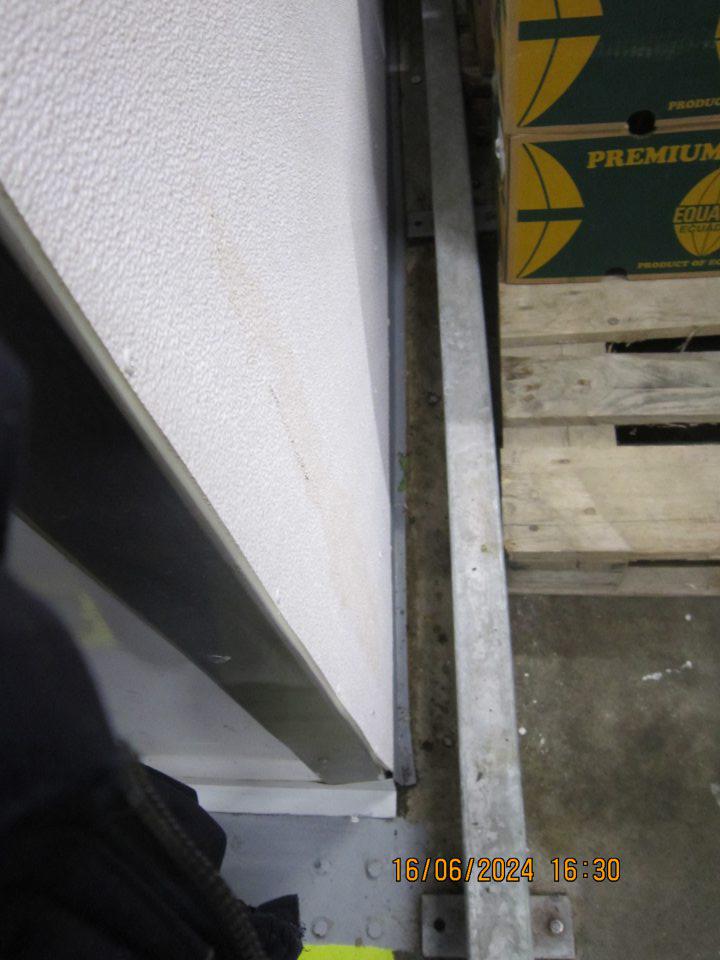 Znečistená podlaha