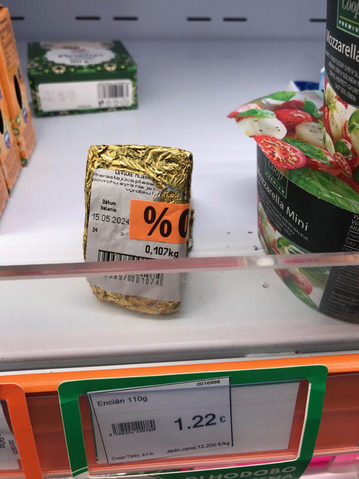 Na výrobkoch čiastočná etiketa.