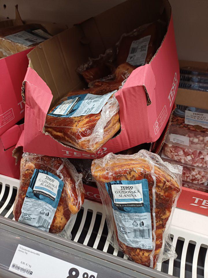 Predaj po dátume spotreby troch balení výrobku TESCO Gazdovská slanina údená na bukovom dreve 98% bravčového boku, DS: 14.06.2024, jeden deň po dátume spotreby, celková hmotnosť 2,138 kg.