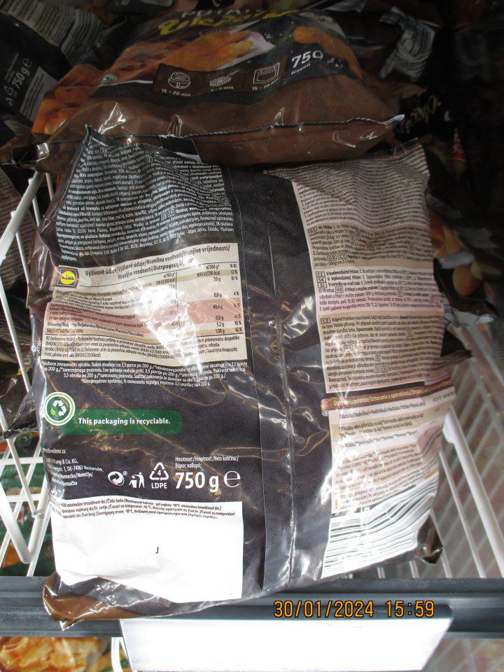 V ponuke pre konečného spotrebiteľa sa v mraziarenskom boxe nachádzali hlbokozmrazené potraviny bez označenia dátumu minimálnej trvanlivosti - Harvest Basket, potato wedges lightly spiced 750g, v celkovom množstve 5 ks, v celkovej váhe 3750g a v celkovej predajnej cene 8,95€. Vyrobené pre Lidl Stiftung and Co. KG, Stiftsbergstr. 1, DE - 74167 Neckaesulm.