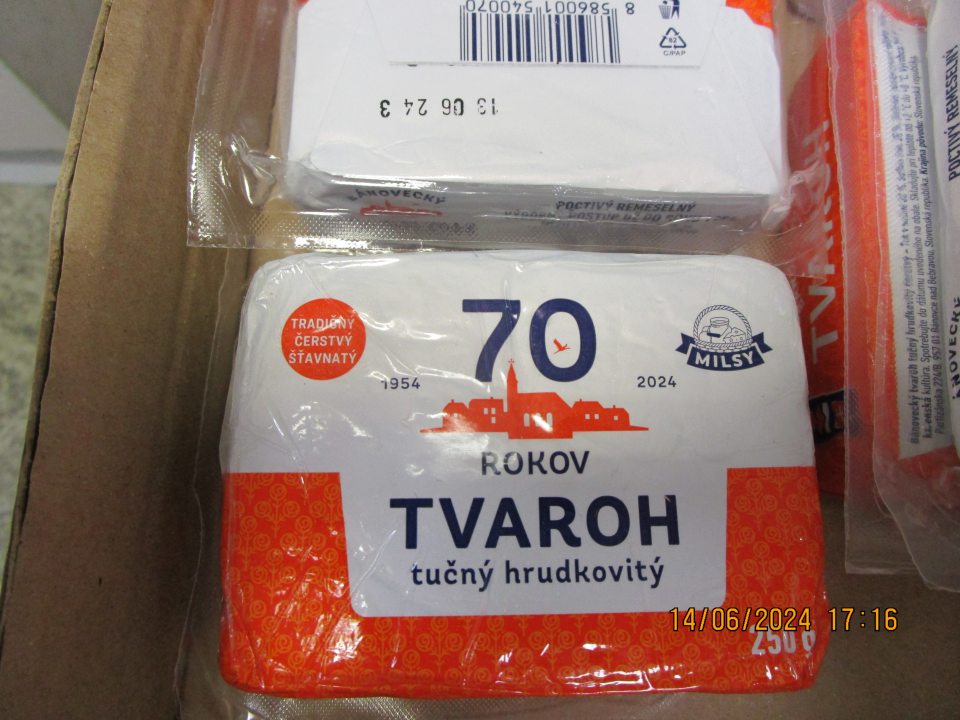 Na predajnej ploche tovar po DS: - Bánovecký tvaroh tučný hrudkovitý čerstvý 250g, krajina pôvodu: Slovensko, DS: 13.06.2024 v celkovom množstve 10 ks a v celkovej cene 21,90 € - Bayernland Mozzarella inis nezrjúci parený stredne tučný syr 100g, krajina pôvodu Nemecko,DS:12.06.2024 v celkovom množstve 7 ks a v celkovej cene 14,39€ 