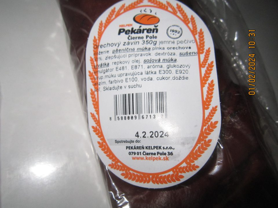 Orechový závin 350g jemné pečivo, v celkovom množstve 1ks a celkovej predajnej cene 2,60 Eur, Spotrebujte do : 04.02.2024 výrobca: Pekáreň KELPEK s.r.o., Čierne Pole 36 - na etikete spotrebiteľského obalu uvedeného výrobku v zozname zloženia je deklarovaný údaj „plnka orechová 30%“ - za uvedenou zloženou zložkou plnka orechová 30% bezprostredne nenasleduje zoznam jej zložiek, pričom uvedená zložka tvorí viac ako 2% výrobku