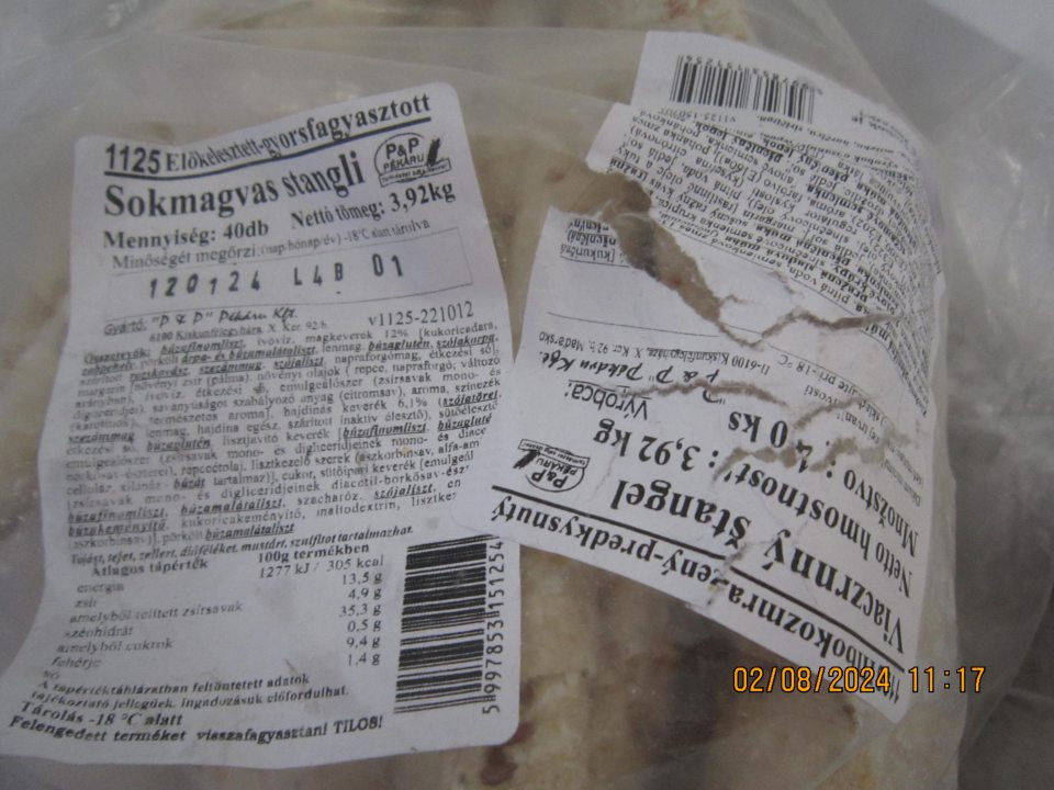 Spoločné uskladnenie 7 druhov hlbokomrazených pekárenských výrobkov určených na dopekanie vo vlastnej prevádzke umiestnených v mraziacom zariadení v zázemí prevádzky spoločne s hlbokomrazenými pekárskymi výrobkami s vyhovujúcim dátumom minimálnej trvanlivosti, podľa predloženého plánu pečenia nebol zistený dopek pekárskych polotovarov po uplynutí DMT v celkovom množstve 15,80 kg a predajnej cene 127,50€