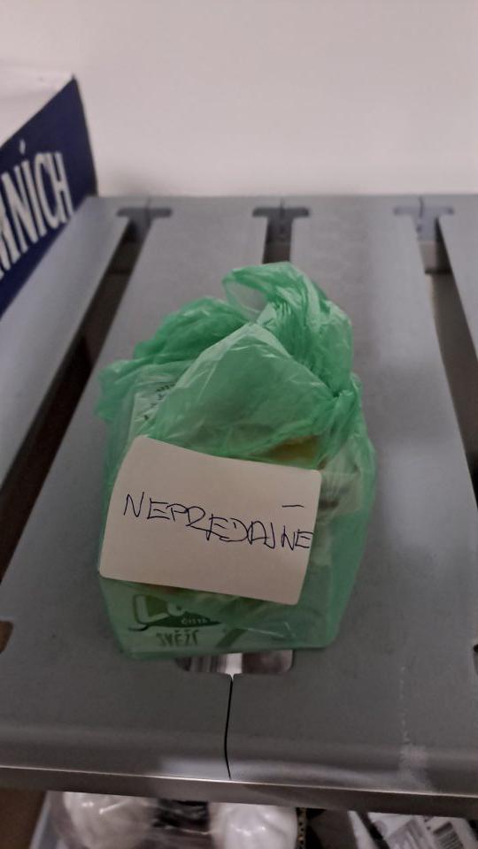 3. Potraviny po uplynutí dátumu spotreby stiahnuté z trhu, osobitne uskladnené a označené ako nepredajné -
syr Lučina 5kusov