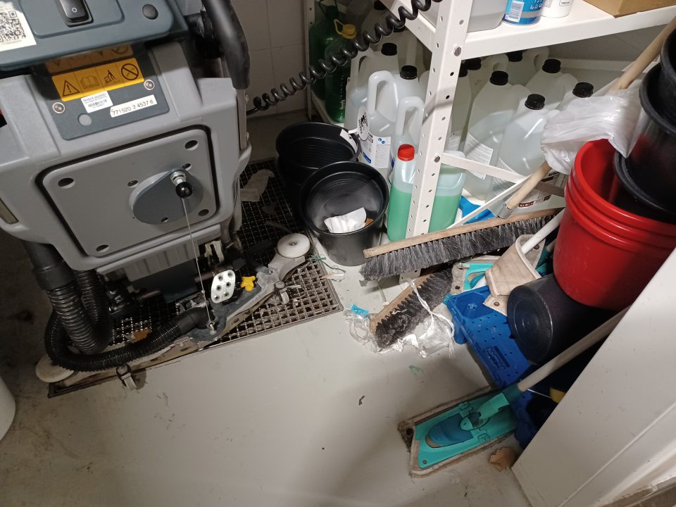 Neporiadok v upratovacej miestnosti