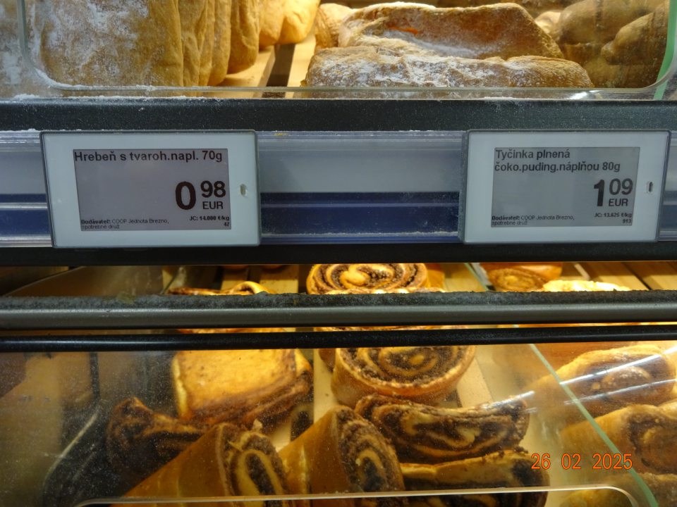 Pri niektorých nebalených pekárenských výrobkoch neoznačená alergizujúca zložka.