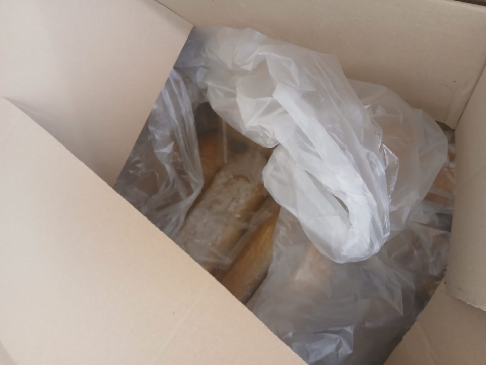 mrazené pečivo pootvárané obaly