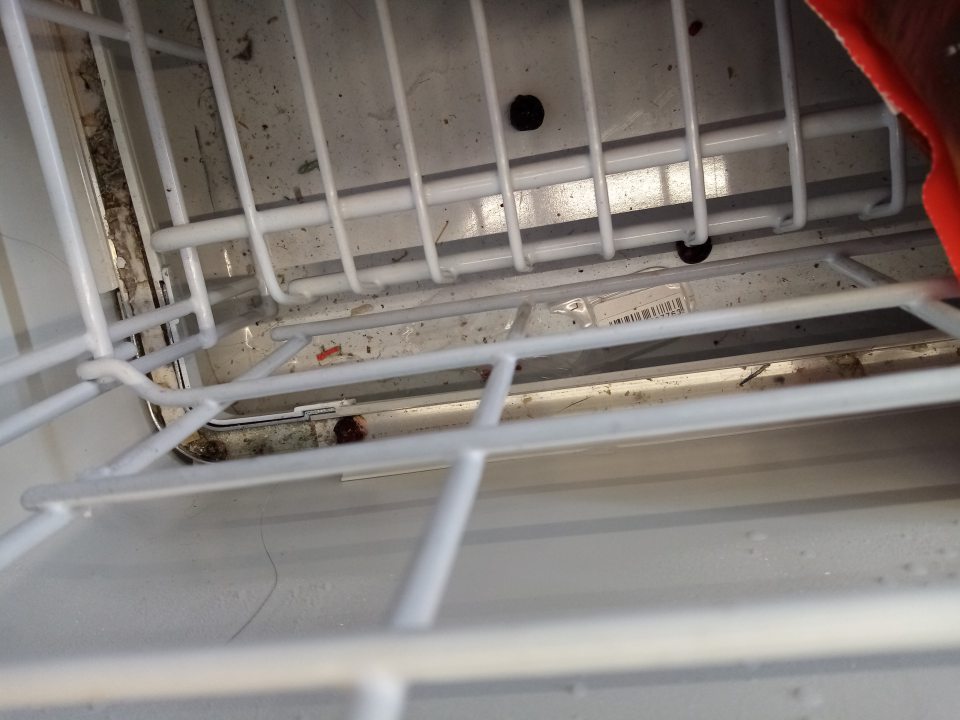 Znečistený mraziaci box