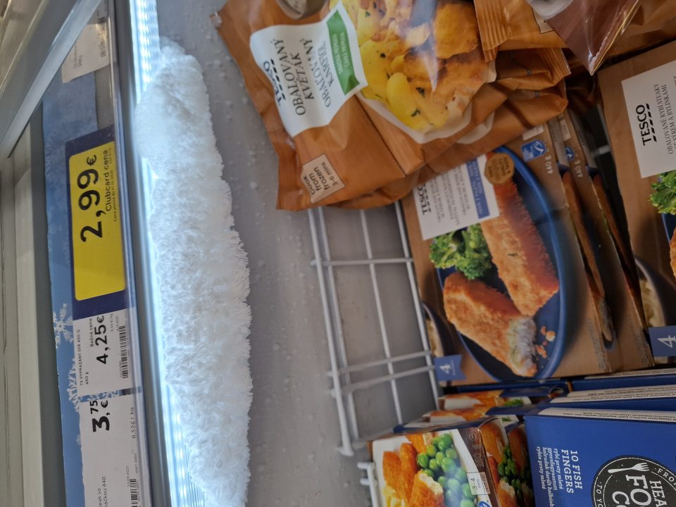 Námraza v mraziacom boxe.