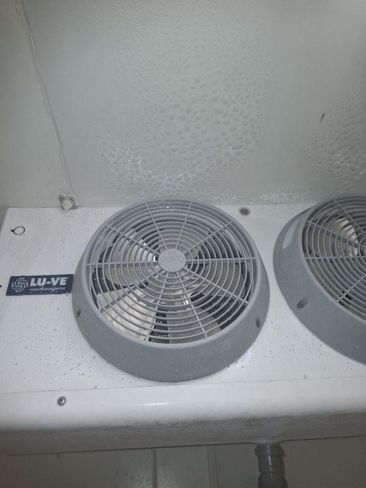 Námraza na mraziacej jednotke.