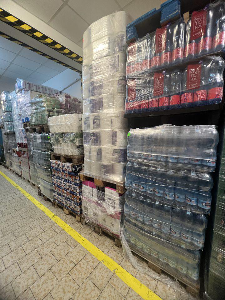 V sklade nezabezpečené uskladnenie potravinového a nepotravinového tovaru