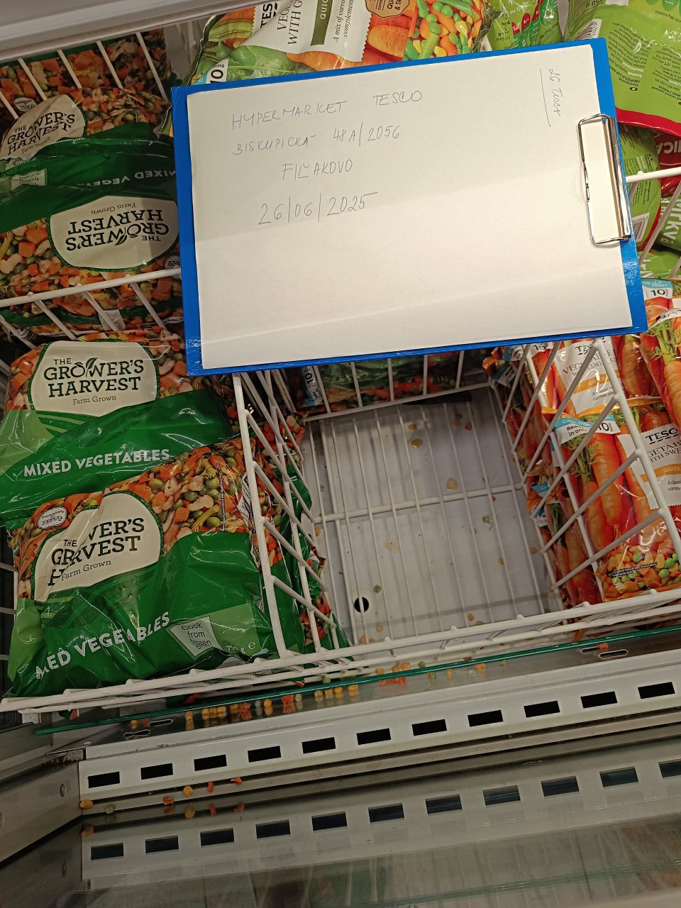 Znečistený mraziaci box
