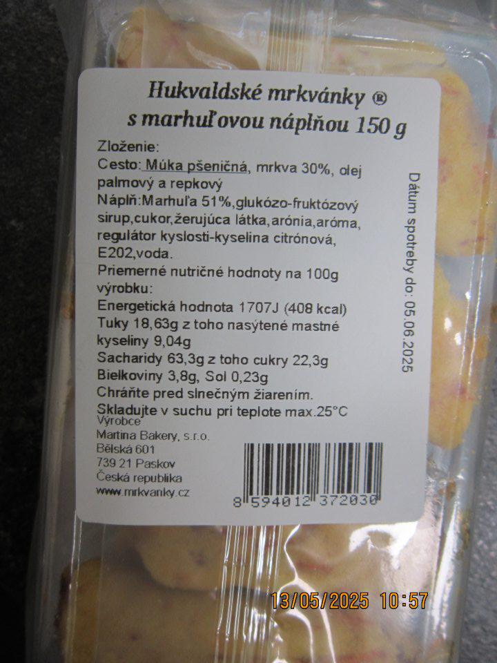 Na výrobku Hukvaldské mrkvánky s marhuľovou náplňou 150 g, výrobca Martina Bakery, s.r.o, Bělská  601,  739 21 Paskov, Česká republika - zložka E202 (sorban draselný) nie je označená príslušným názvom kategórie - „konzervačná látka“.
