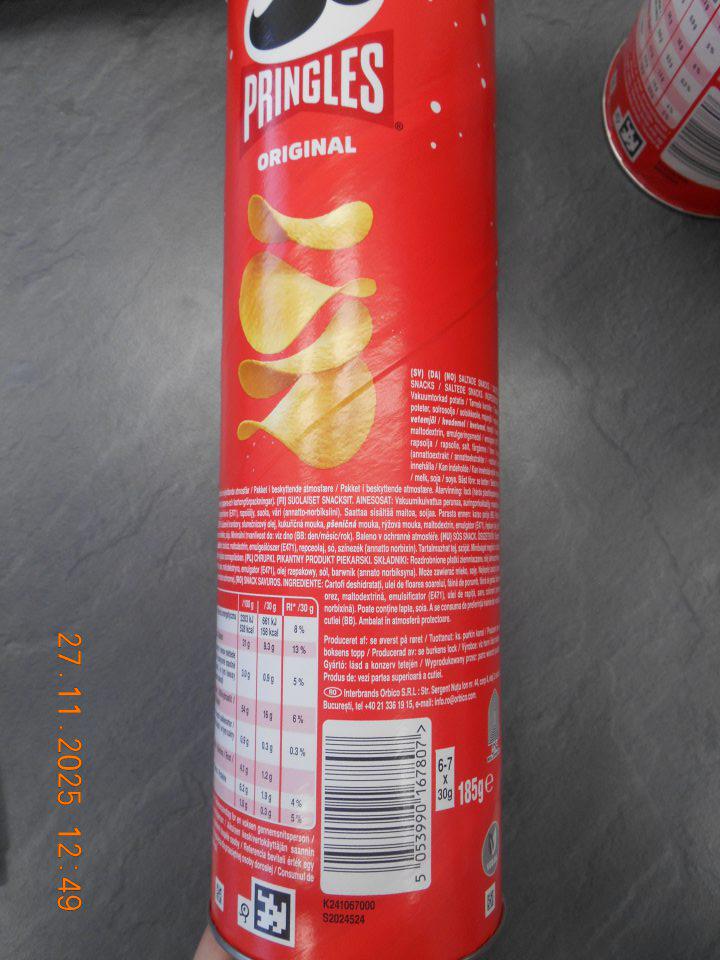 Chýbajúce označenie povinných údajov v kodifikovanej podobe štátneho jazyka na balení výrobku „Pringles Original“. 