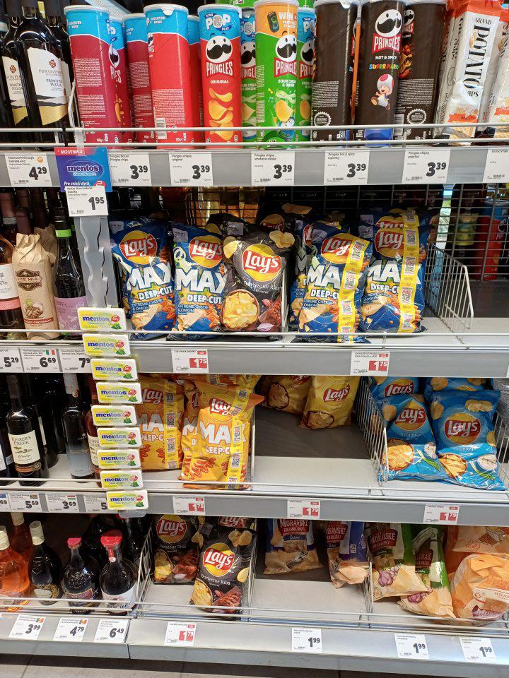 Predaj potravín po uplynutí DMT do 45 dní predávané/ uvádzané na trh v predajni spoločne s ostatnými potravinami, resp. počas kontroly neboli zreteľne oddelene umiestnené, od ostatných potravín, bez akéhokoľvek zreteľného označenia v zmysle zákona o potravinách.