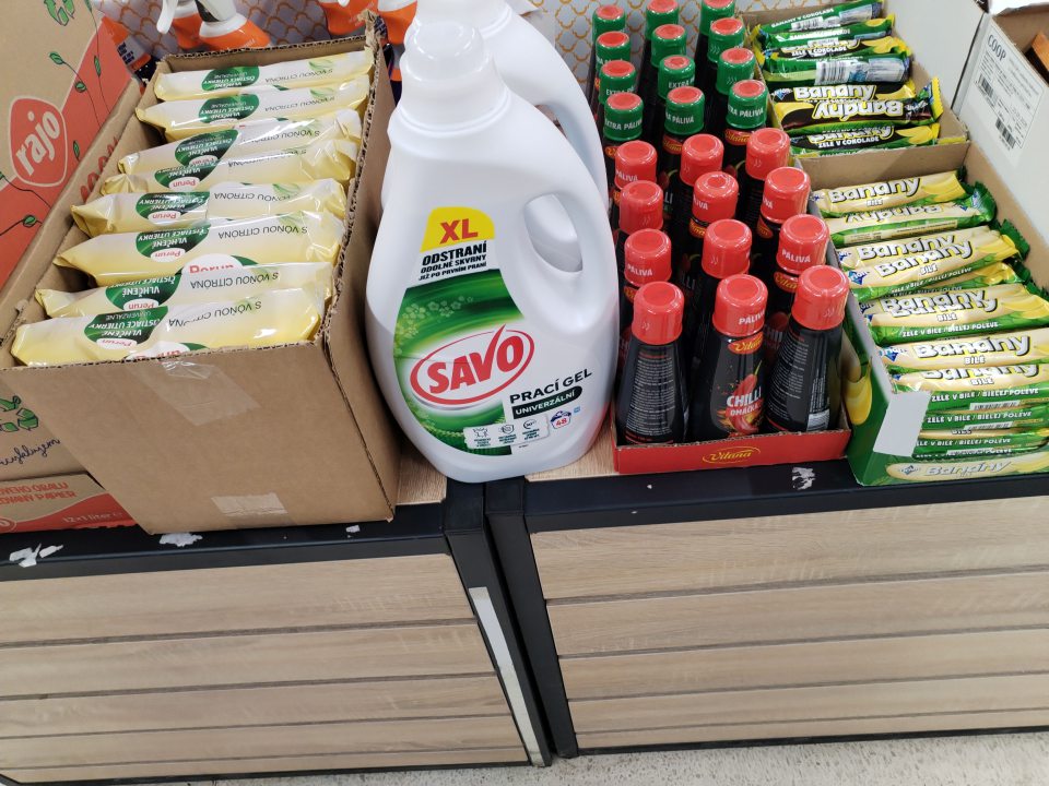 Skladovanie nezlúčiteľných výrobkov.