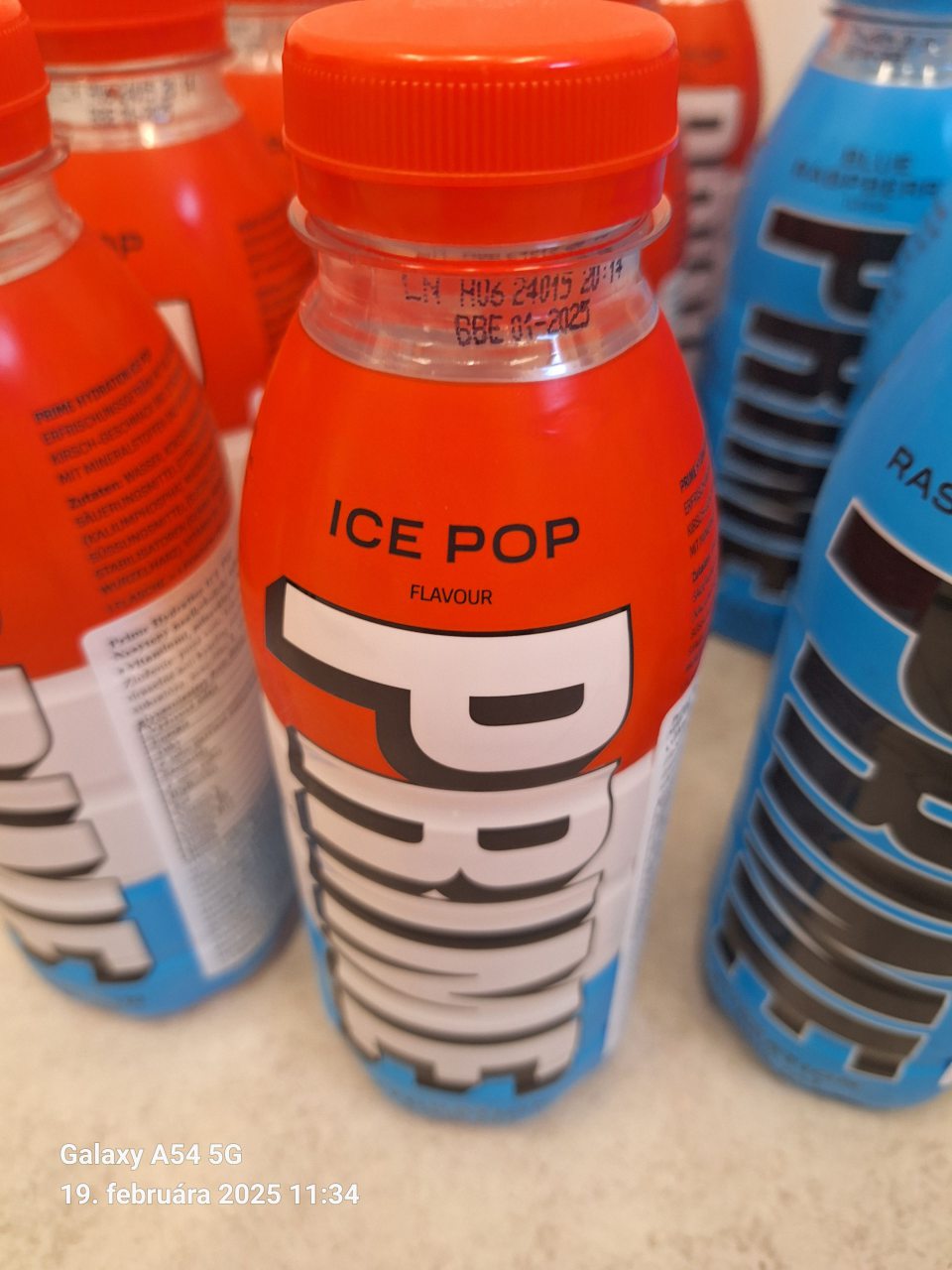 Predaj po uplynutí DMT /3 druhy/ .Tieto potraviny neboli oddelne umiestnené ani zreteľne označené,že sa jedná o potraviny po DMT -Predaj po uplynutí dátumu spotreby / spotrebujte do/ 1 druh.