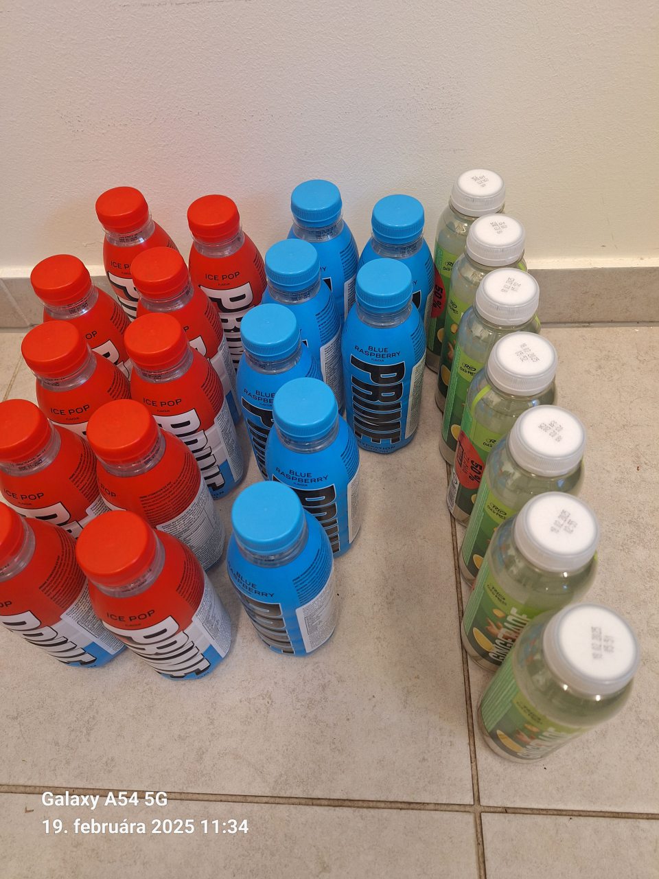 Predaj po uplynutí DMT /3 druhy/ .Tieto potraviny neboli oddelne umiestnené ani zreteľne označené,že sa jedná o potraviny po DMT -Predaj po uplynutí dátumu spotreby / spotrebujte do/ 1 druh.